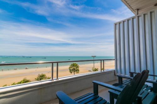 Baboona Beachfront Living Pattaya Buitenkant foto